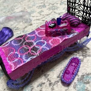 Monster High Spectra Vondergeist's Floating Bed (2013)